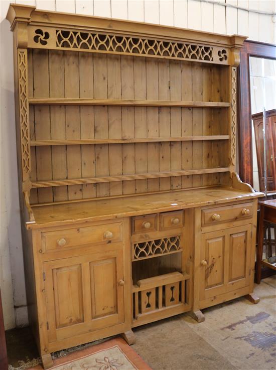 Pine dresser